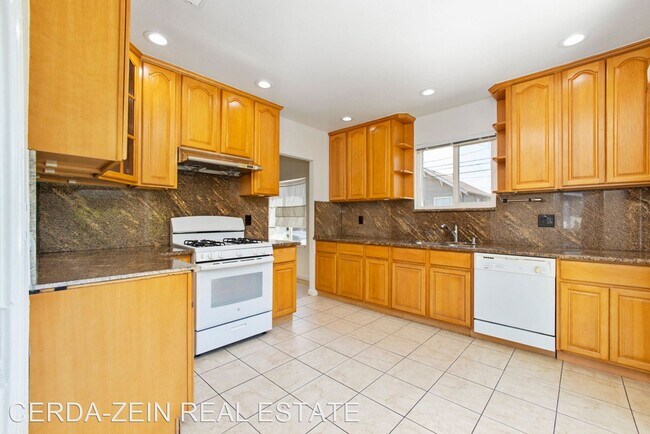 Building Photo - 2 br, 2 bath House - 3218 Madison Street