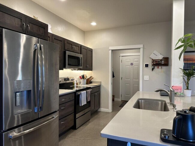 Foto del edificio - 376 Meriwether Ave