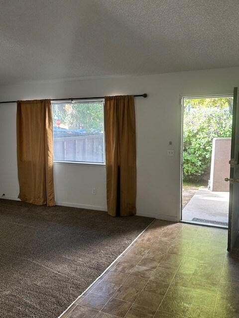 Foto del edificio - 304 N Riverside Dr