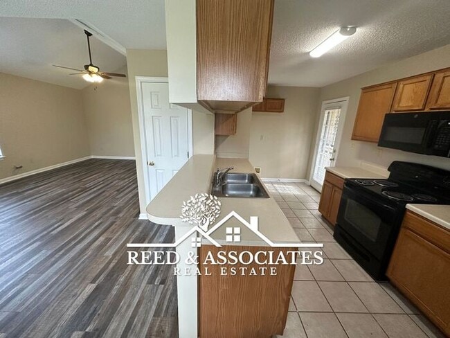 Building Photo - Conveniently Located Raleigh Home
