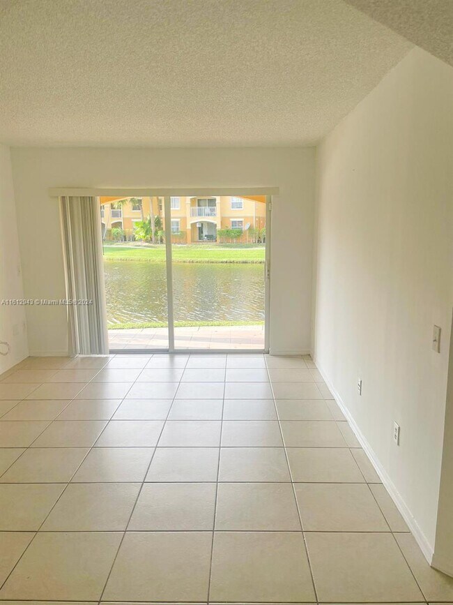 Foto del edificio - 9645 NW 1st Ct