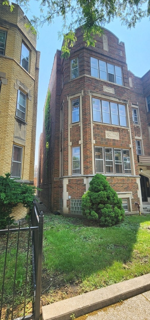 Building Photo - 9241 S Laflin St