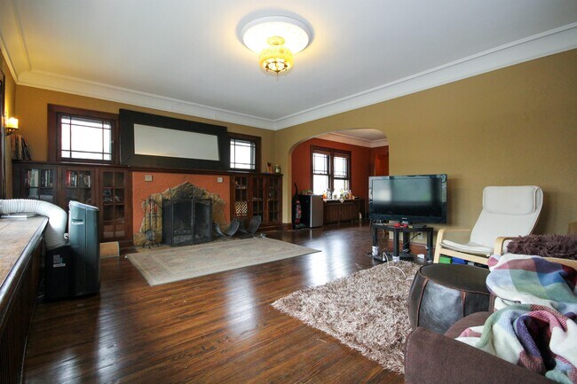 Foto del edificio - 1404 University Ave NE