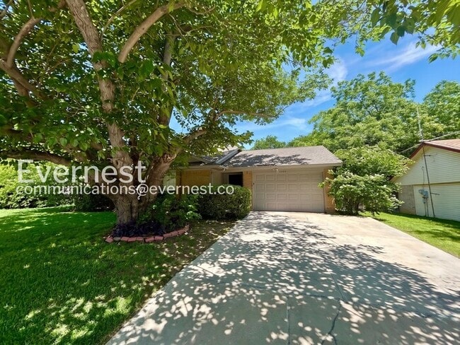 Building Photo - 1505 Hanover Dr