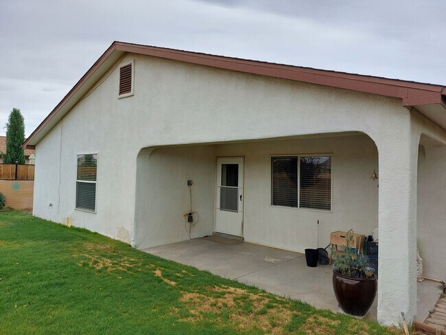 Foto del edificio - Beautiful 3 Bedroom Home in Legends West