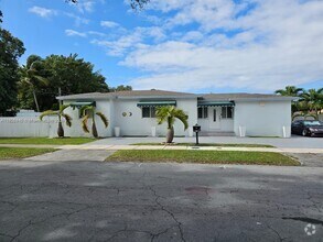 Building Photo - 520 NW 30th Ave