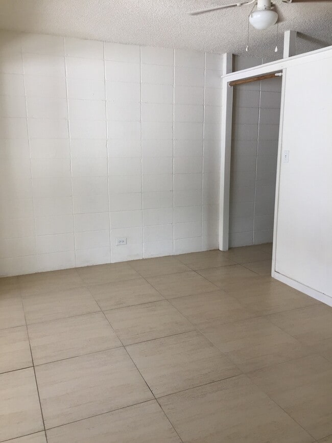 Building Photo - 1 Bed, 1 Bath in Waikiki