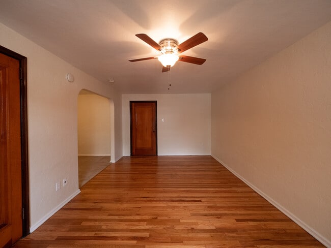 Building Photo - Brentwood Manor