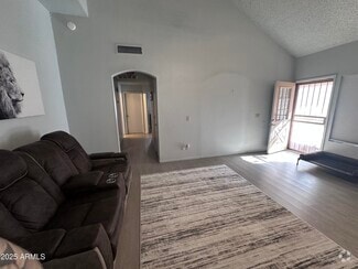 Building Photo - 817 E Gila Ln