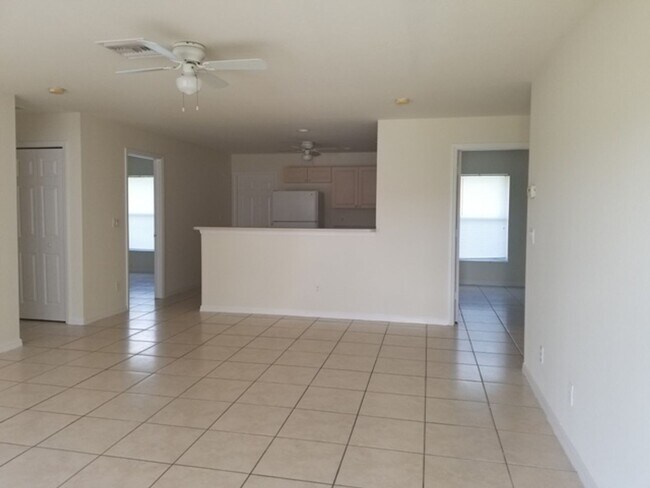 Foto del edificio - 2204-2206 Kenneth Ave S