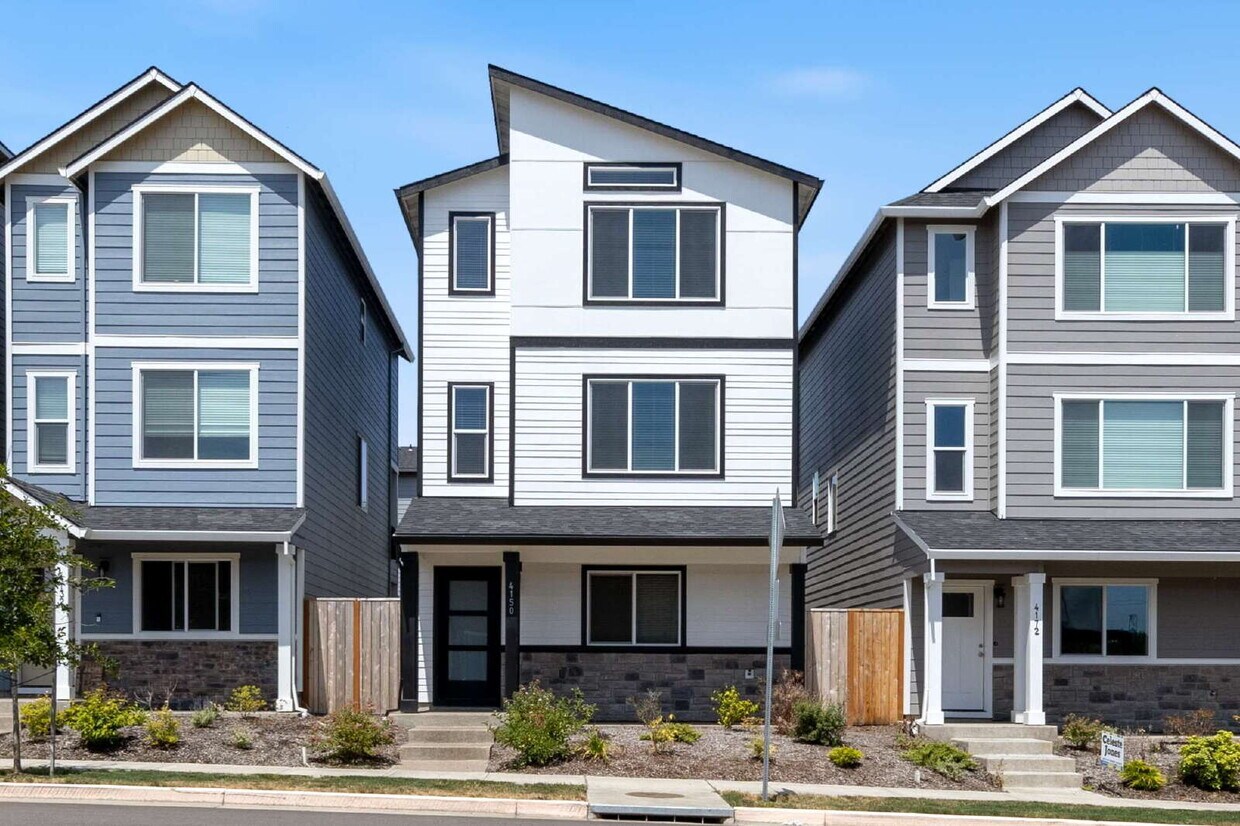 Foto principal - Newly Constructed 3 bedroom, 2.5 Bathroom ...