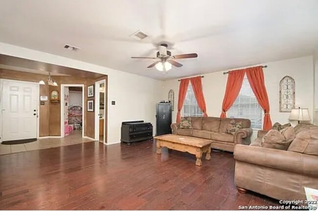 Building Photo - 1427 Range Fld
