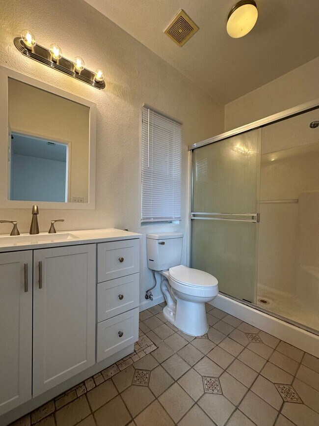 Building Photo - NW Visalia Home Coming Soon!