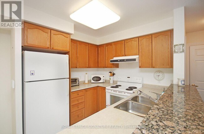 Building Photo - 16-516 Dallimore Cir