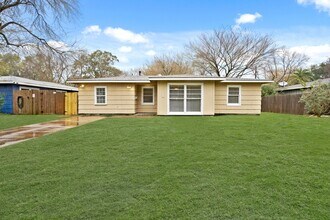 Building Photo - 728 22nd Ave N