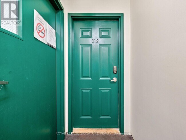 Building Photo - 28 Victoria Ave N