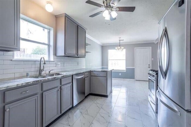 Foto del edificio - 221 Armand Bay Dr