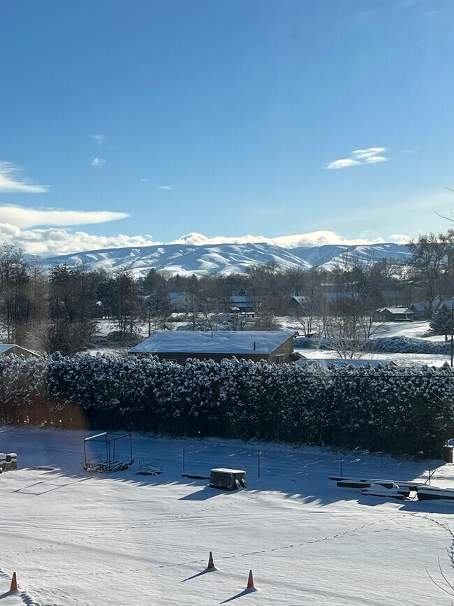 Building Photo - 995 Grandview Ave