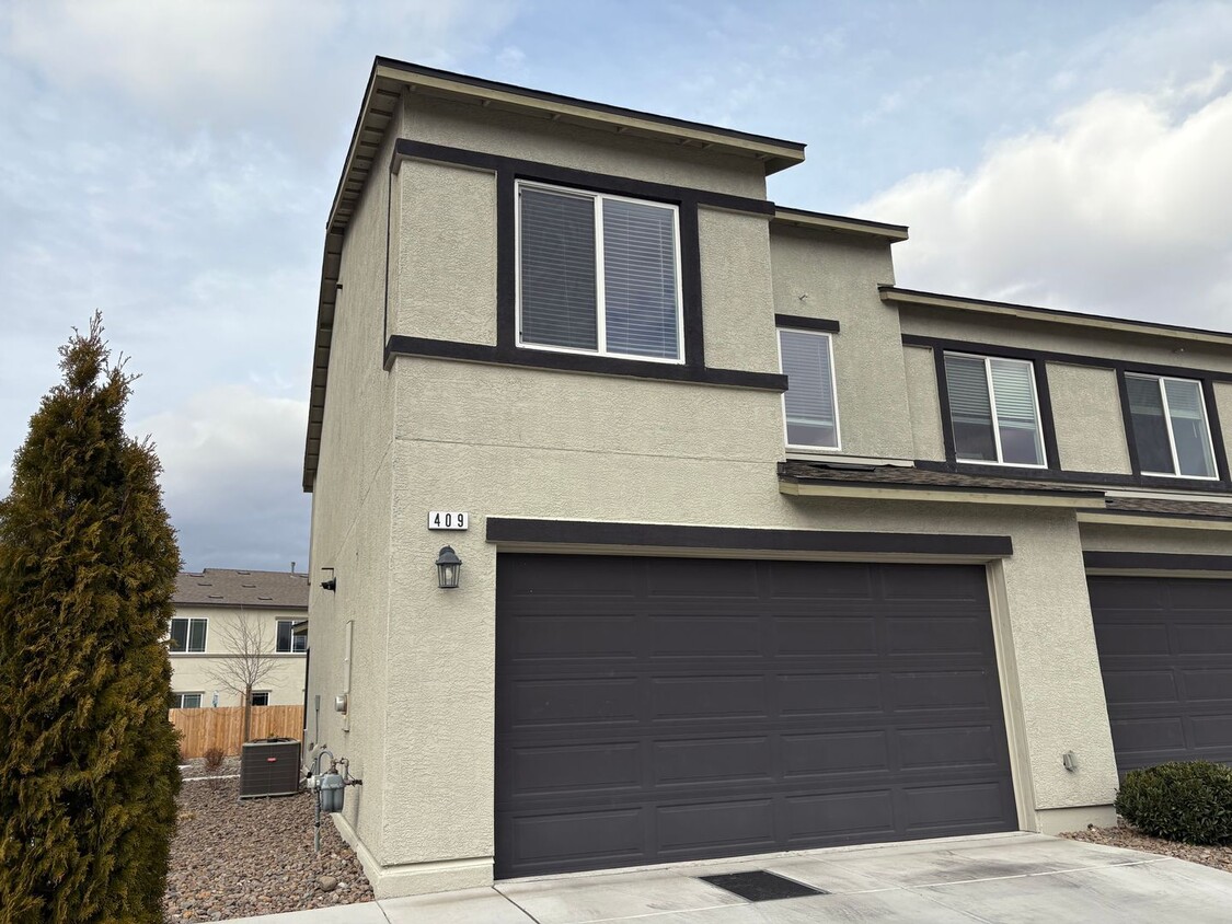 Foto principal - Low Maintenance 3 Bedroom Home in South Reno!