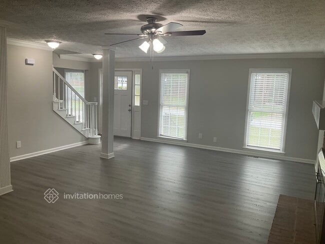 Building Photo - 1396 Rhododendron Dr NW