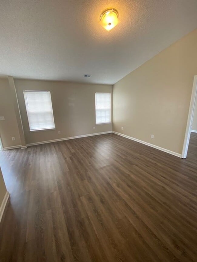 Building Photo - Charming 3-Bedroom Home in Oak Pointe – COMING IN JUNE!!!!!!!!!