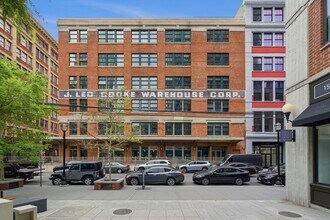 Building Photo - 140 Bay St