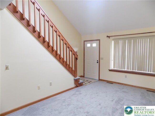 Building Photo - 2733 Victoria Ln