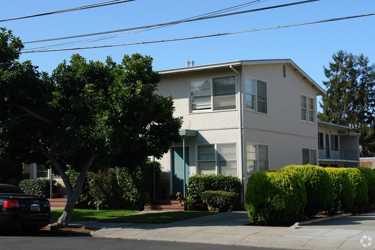 Building Photo - 215 Anita Rd