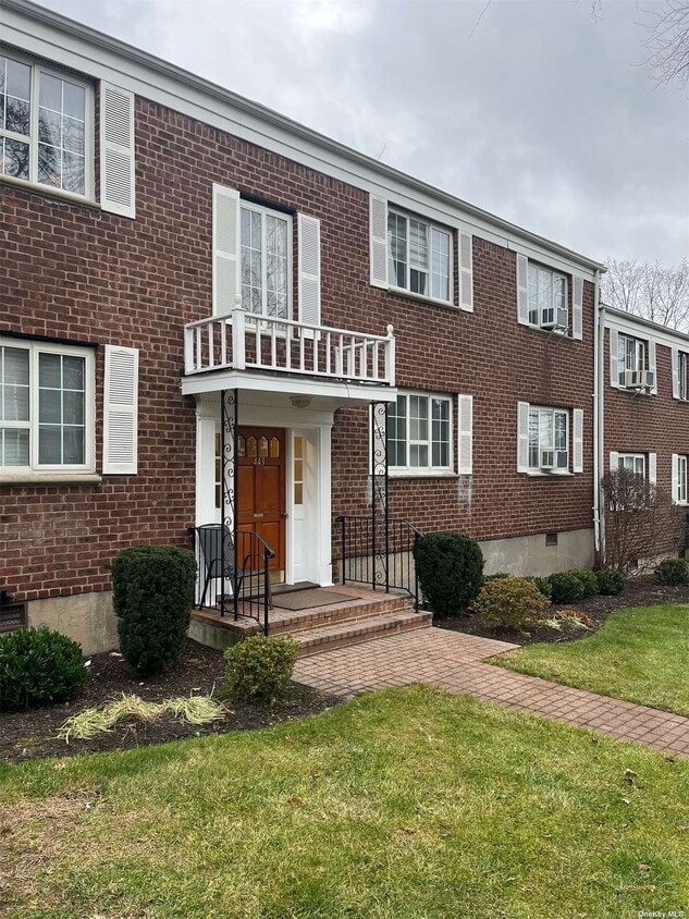 443 Main St Unit 2B, Huntington, NY 11743 Condo for Rent in