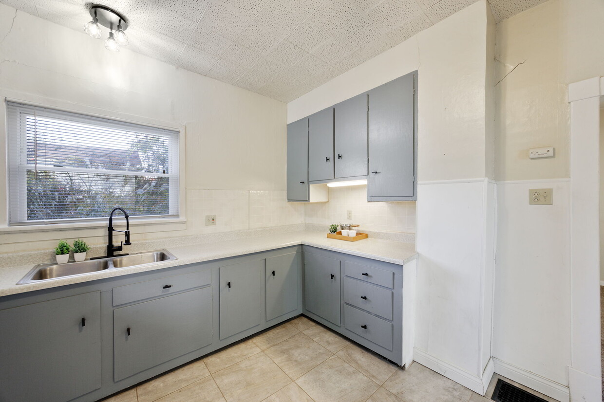 Foto principal - 4838 Goethe Ave