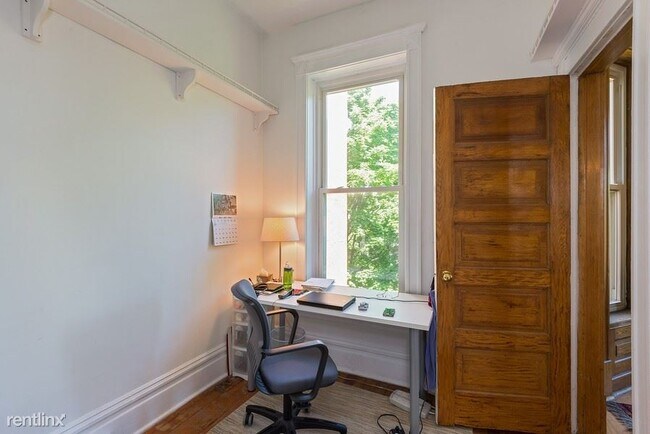 Foto del edificio - 4 br, 2 bath 4plex - 821 W Oakdale Ave Apt 2