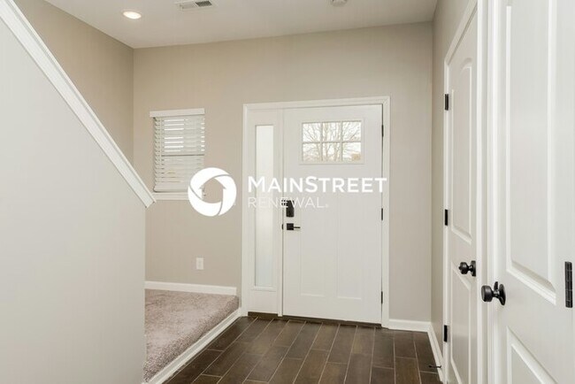 Building Photo - 3 Bedroom Pet-Friendly Home in Jeffersonville, IN with Main Street Renewal