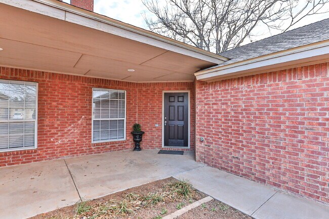Foto del edificio - Beautifully remodeled 2/2/2 in very upscal...