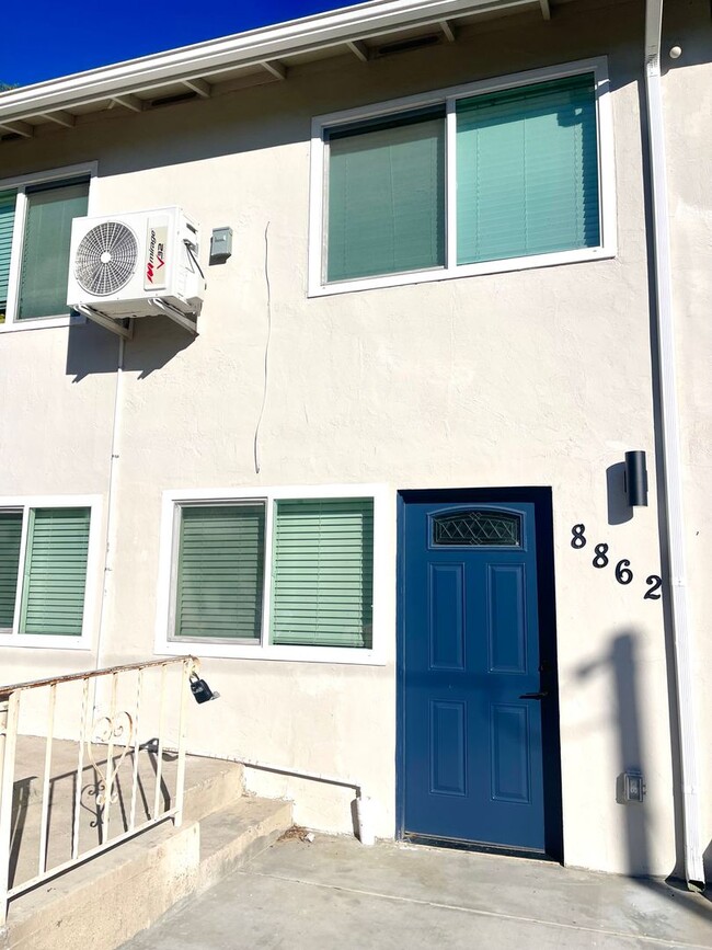 Building Photo - 8862 Golf Dr