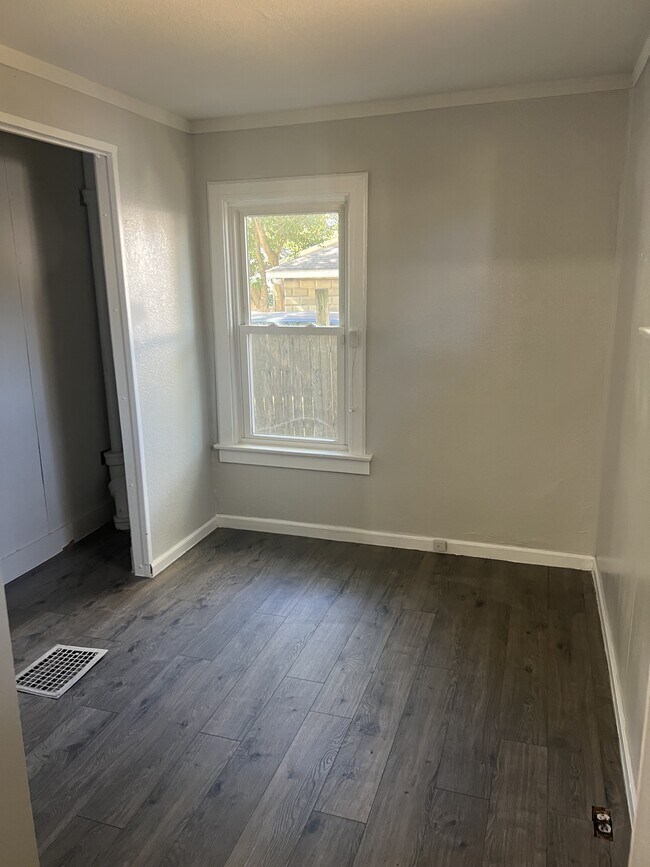 Foto del edificio - 2119 W Sherman Ave