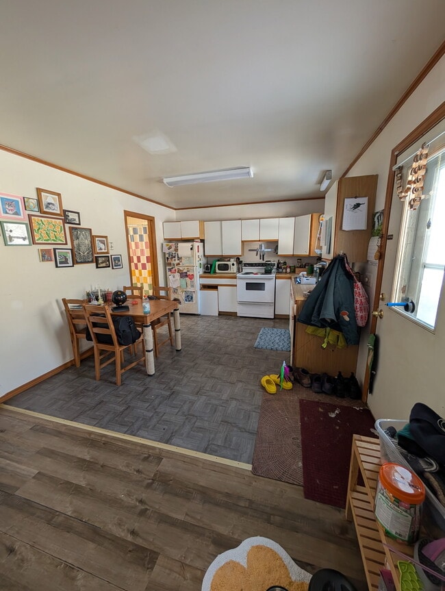 Building Photo - 46 Pond St