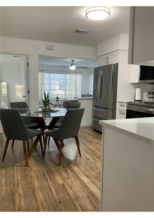 Foto principal - 2220 NE 36th St