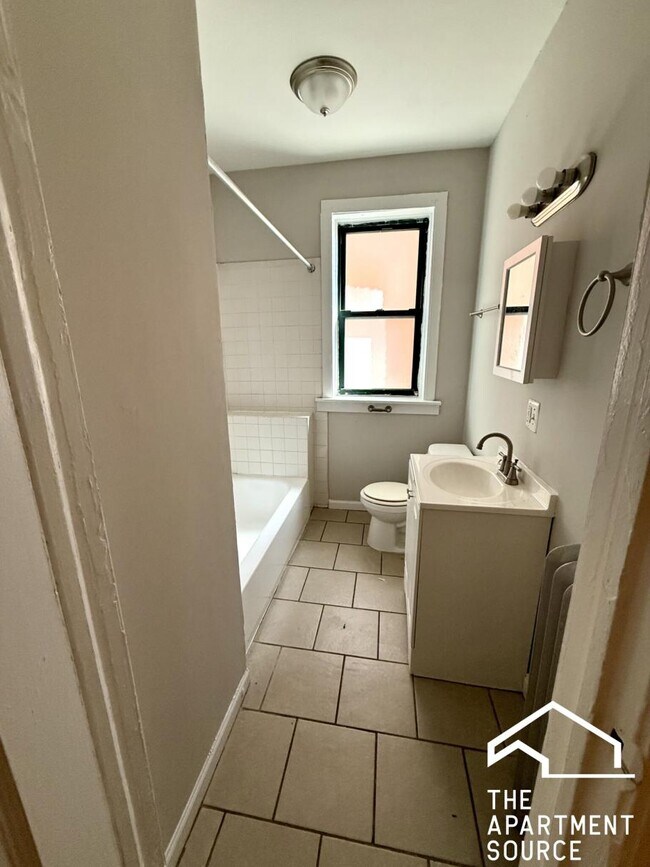 Foto del edificio - 2217 E 69th St