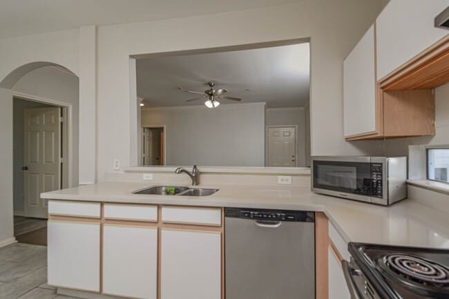 Building Photo - 6289 Wilcrest Dr