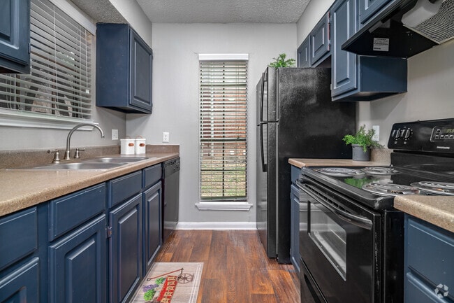 1BR, 1BA - 532SF - Kitchen - Alamo Park