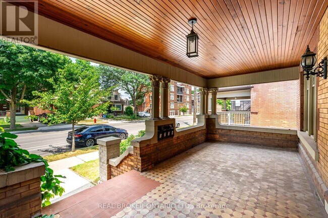 Photo du bâtiment - 137-137 Sherman Ave S