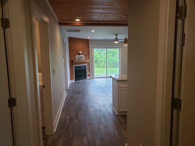 Foto del edificio - Lovely 2 bedroom 2 bath unfurnished home located in the Pine Ridge Community - Holly Ridge