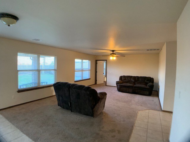 Building Photo - 1000 Ridgeway Dr