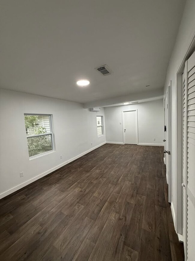 Foto del edificio - 1205 S Georgia St