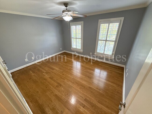 Foto del edificio - 3712 Burbank Ln