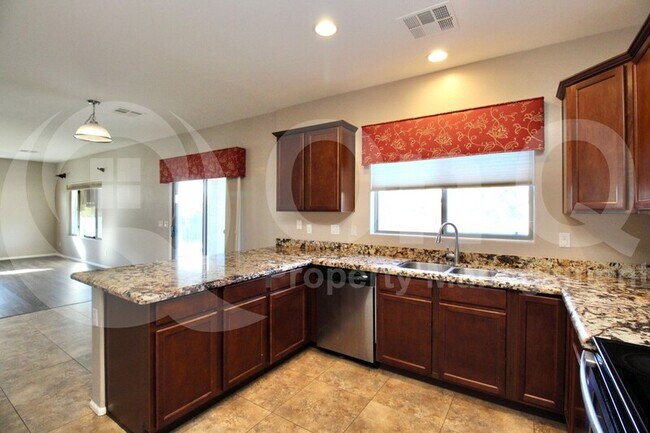 Foto del edificio - 11434 E Cliffrose Ln