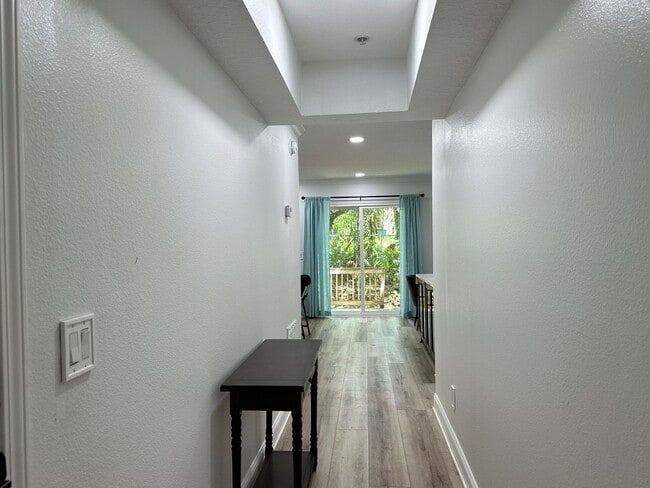 Building Photo - Walk to the beach! Beautifully Remodeled! ...