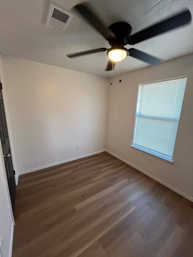 Foto del edificio - 1328 NE 5th St