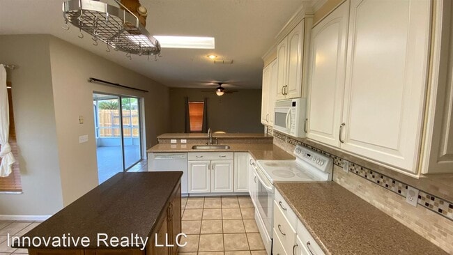 Building Photo - 4 br, 2.5 bath House - 327 Lytton Circle