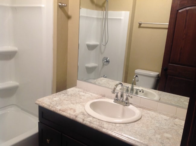 Building Photo - 1118 W Summer St